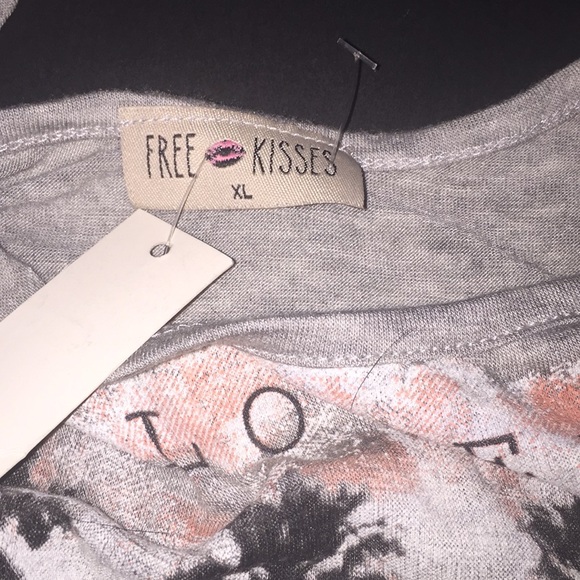 Free kisses tank - Picture 3 of 4